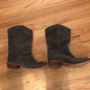 Bronx gray boot size 9 suede